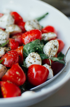 https://gardensbistro.ro/wp-content/themes/gloriafood-restaurant/assets/starter/about-2.jpg